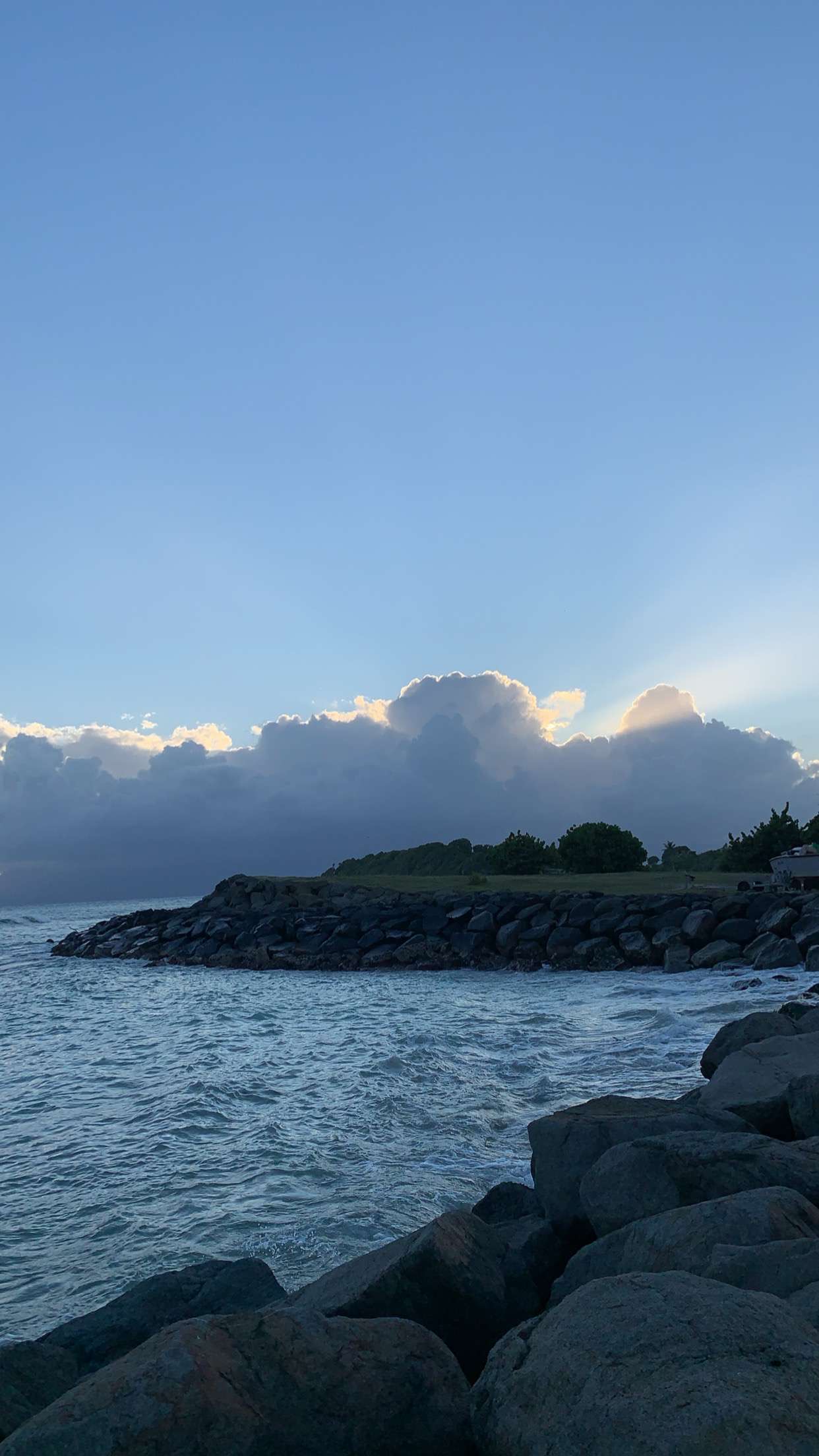 Côte rocheuse crépuscule